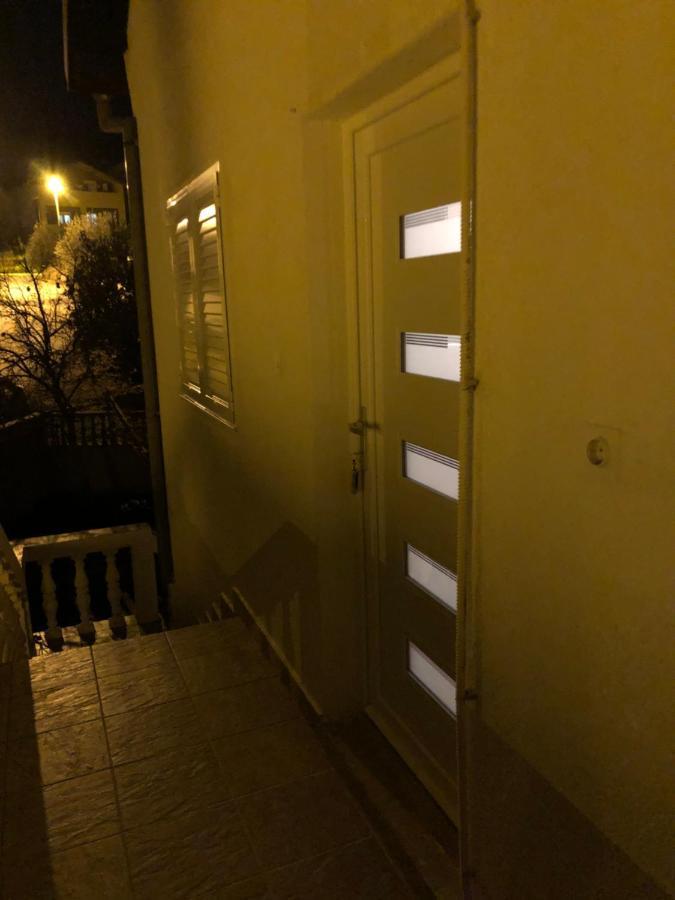 Apartment Raslina Bagian luar foto