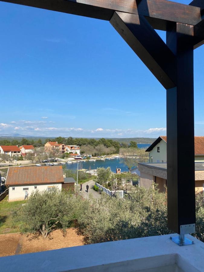 Apartment Raslina Bagian luar foto