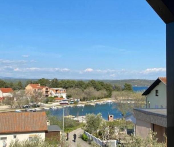 Apartment Raslina Bagian luar foto