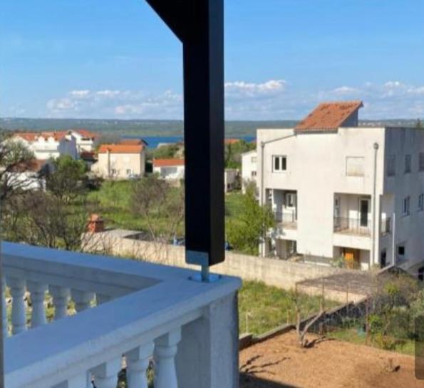 Apartment Raslina Bagian luar foto