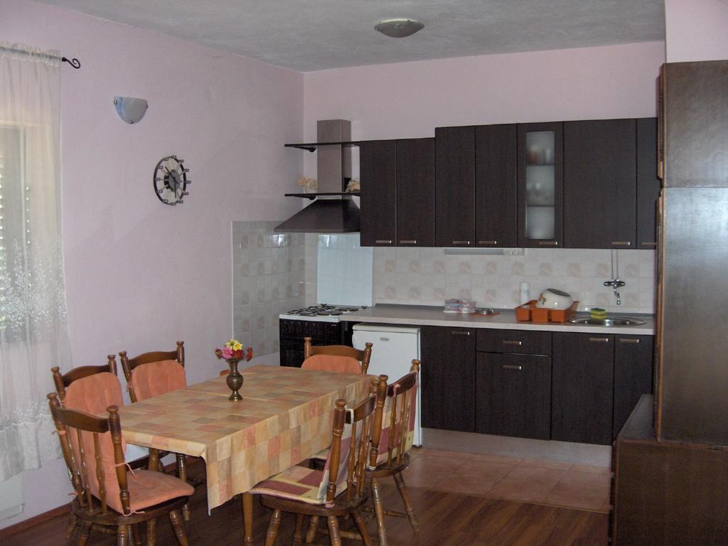 Apartment Raslina Ruang foto