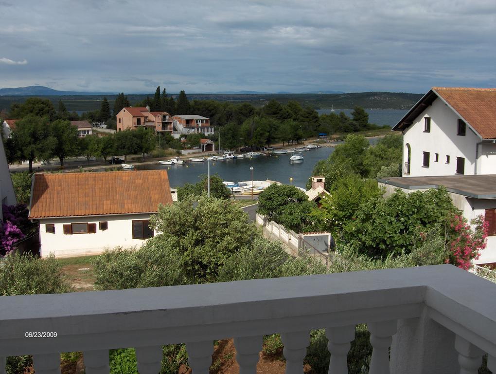 Apartment Raslina Ruang foto
