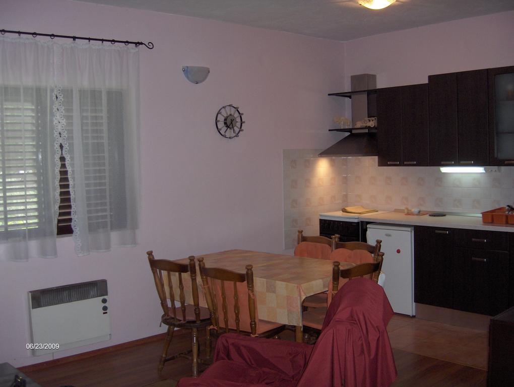 Apartment Raslina Ruang foto